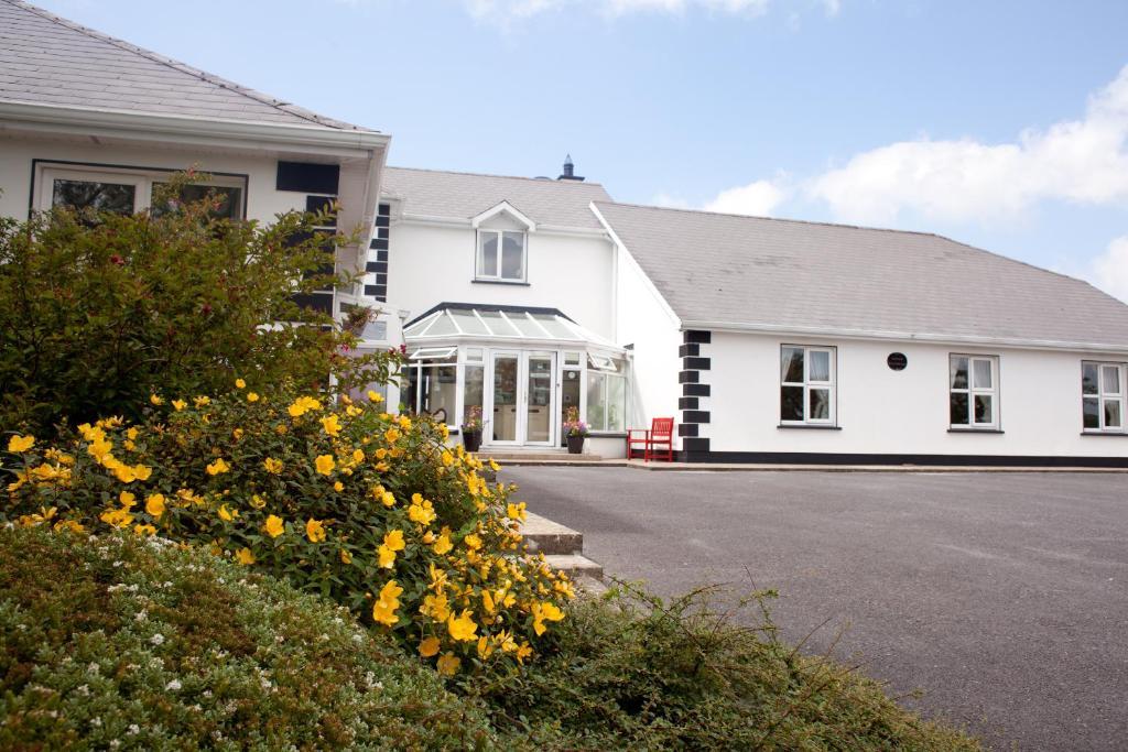 Hotel Grovemount House Ennistimon Exterior foto
